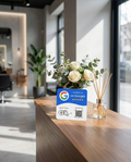 Card NFC Google Review pe recepția unui salon